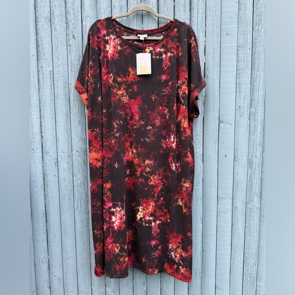Lularoe Chelsea Short Sleeve T-Shirt Dress in Black/Red Size 3XL NWT - Picture 1 of 10